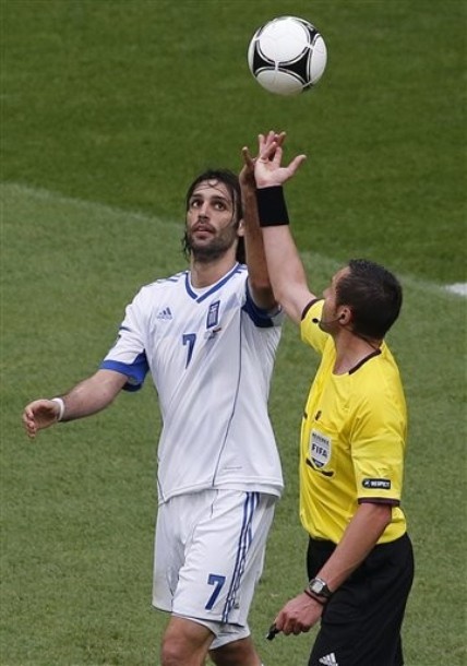 Giorgos Samaras sau bàn thắng bị từ chối của Hy Lạp (việt vị).